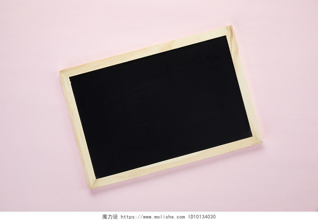教师节纯色粉色背景纸上的小黑板场景素材配图俯视图